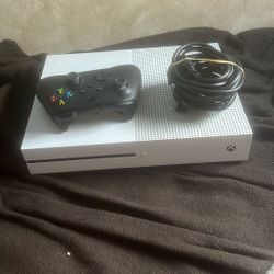 Xbox 1 S Come With Cords & Controller