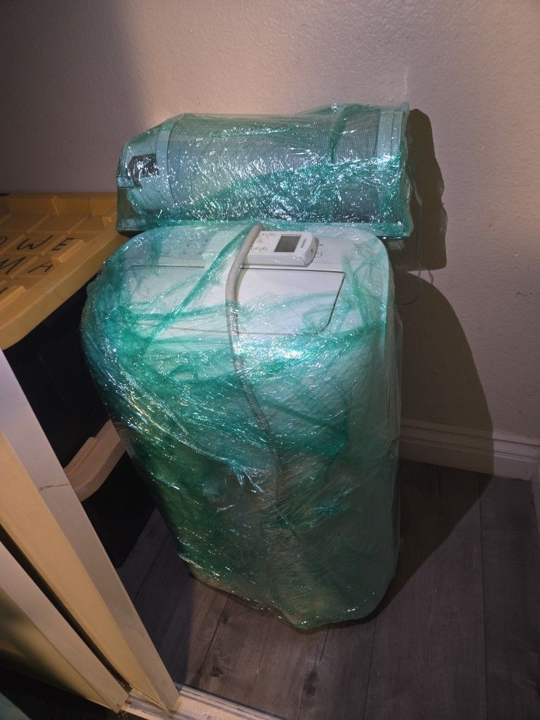TOSHIBA PORTABLE AC UNIT