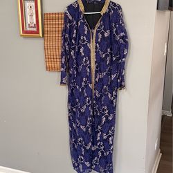 LADIES FULL LENGTH DRESS WITH A GOLD BORDER IN AN XL SIZE