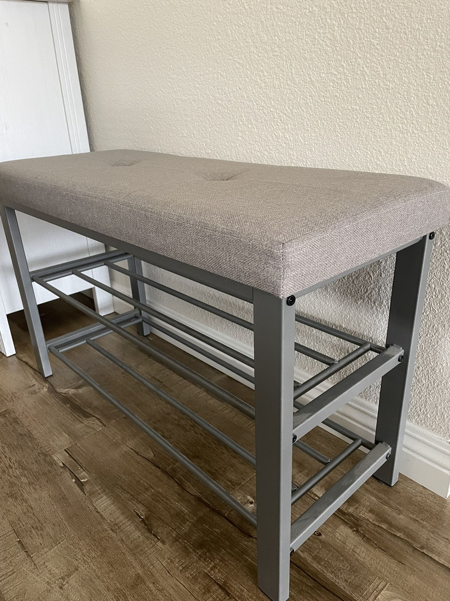 Entryway bench
