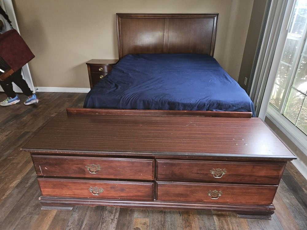 Queen Cherry Solid Wood Bedroom Set