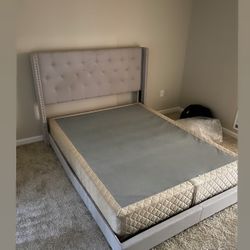 Platform Queen Bed Frame 150$