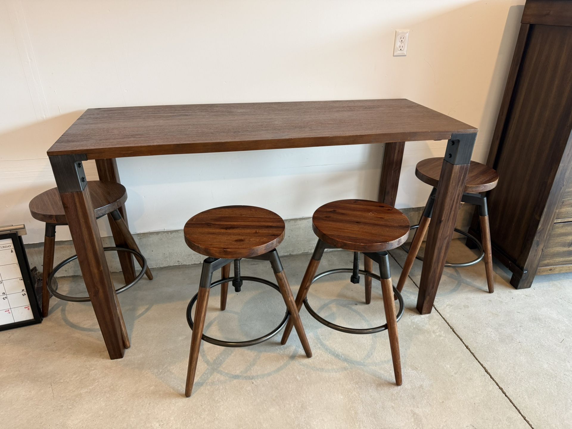 Bar Table, 4 Adjustable Stools
