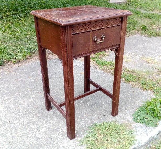 Vintage Accent Table with Drawer / End Table - Well made! Versatile!