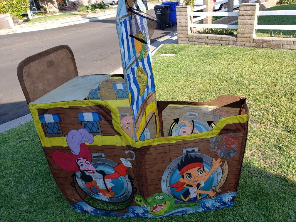 Playhut Jake and the Neverland Pirates Coconut Shooter Play Tent
