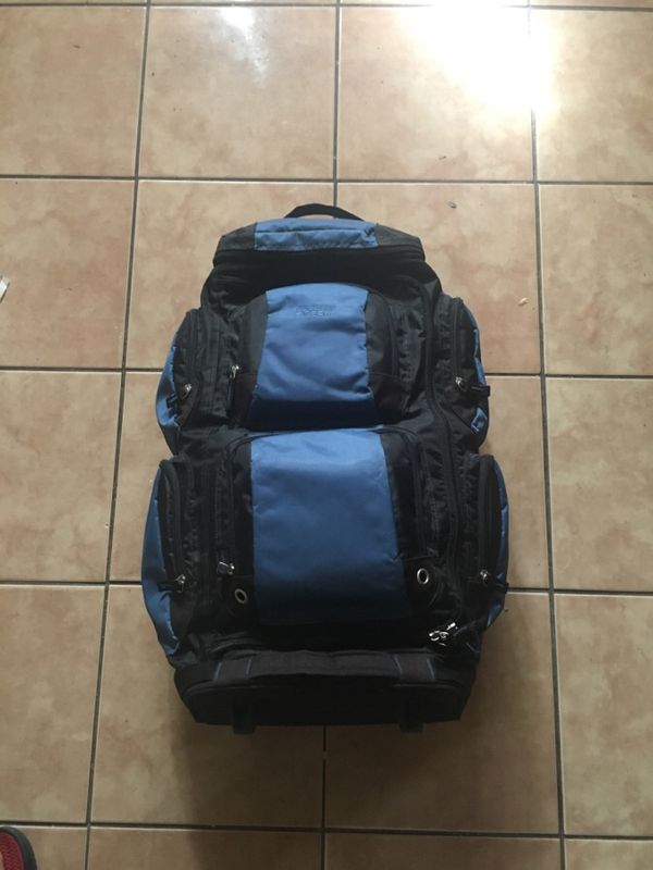 protege sport rolling duffel bag for Sale in Dallas, TX - OfferUp