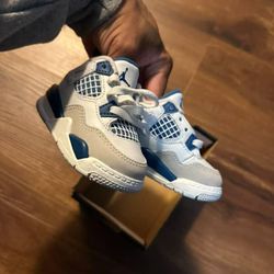 Jordan 4 Retro 