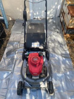 TiHonda HRR216 Self-Propelled Electric-Start Lawn Mower