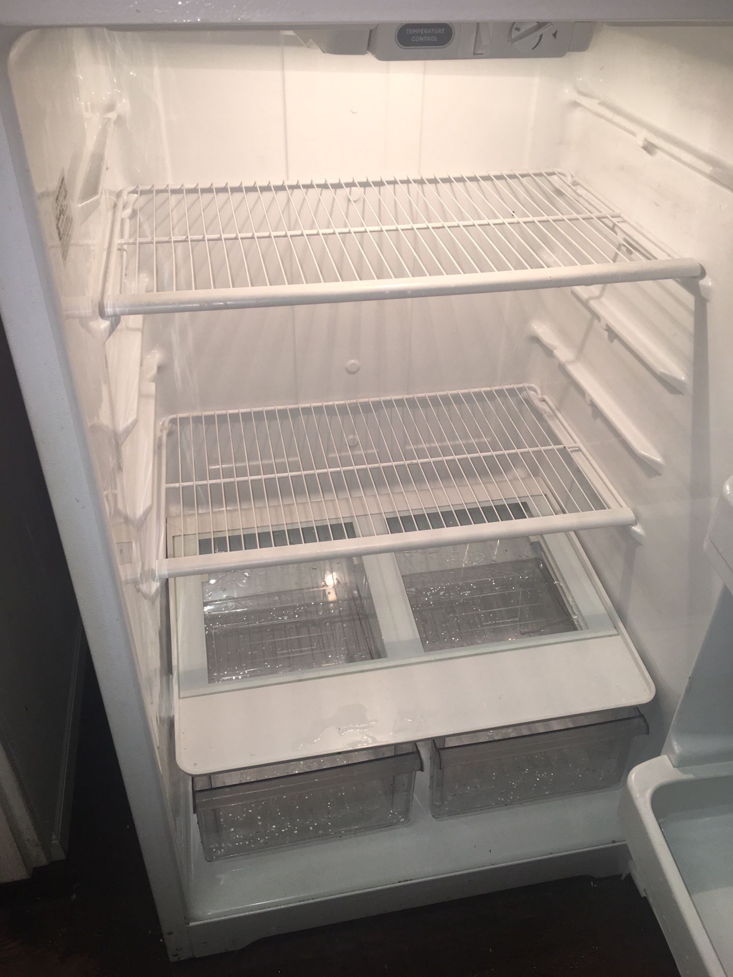 GE Top freezer refrigerator 31.3" - 20.8 cu ft - White