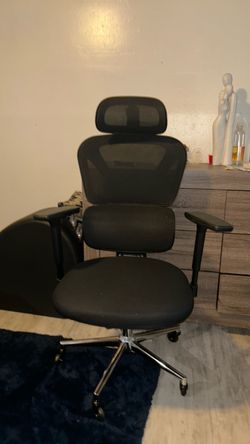 Mesh office chair with neck and back support almost brand new
