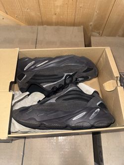Yeezy 700 vanta Sz 7