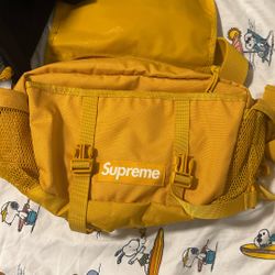 North face Supreme Pouch Brand New 
