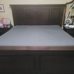 King Size Bedroom Set 1,500 Includes Mattress 