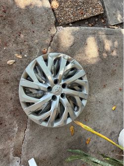 Toyotas Corolla wheel covers 3