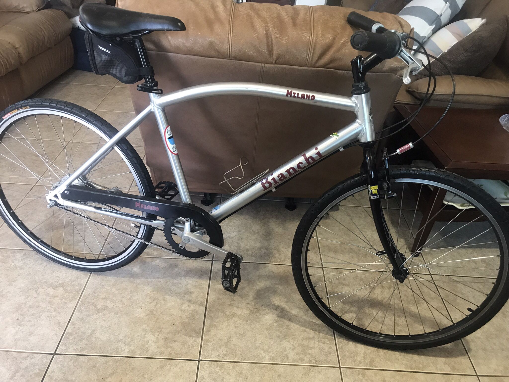 Bianchi  8 Velocity.  Like New.