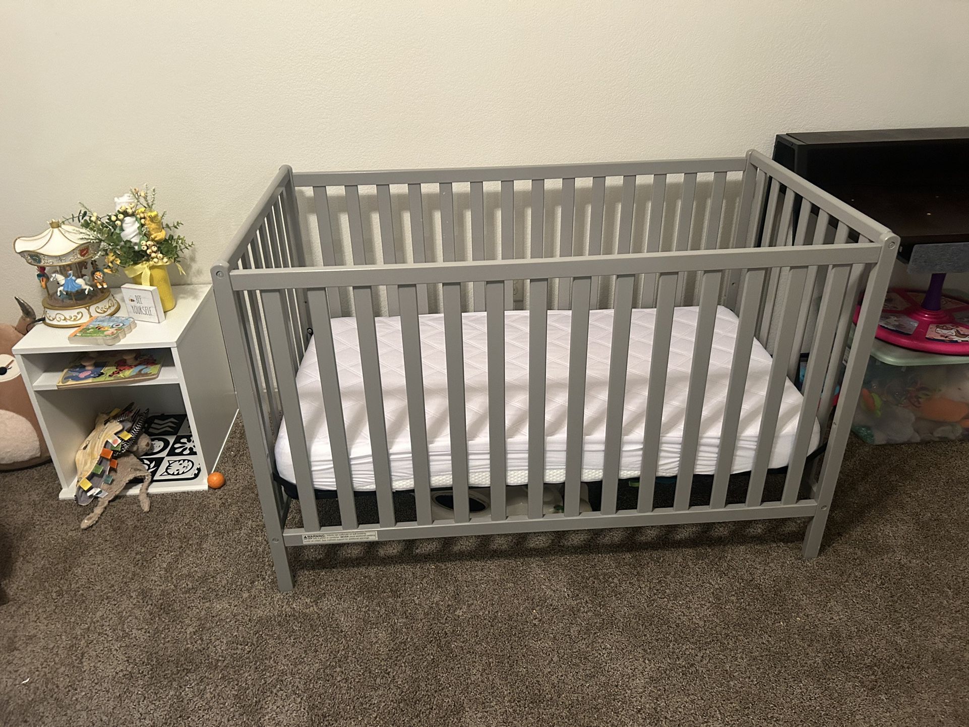 Crib And Changing Table 