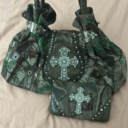Realtree camo purse with matching clutch