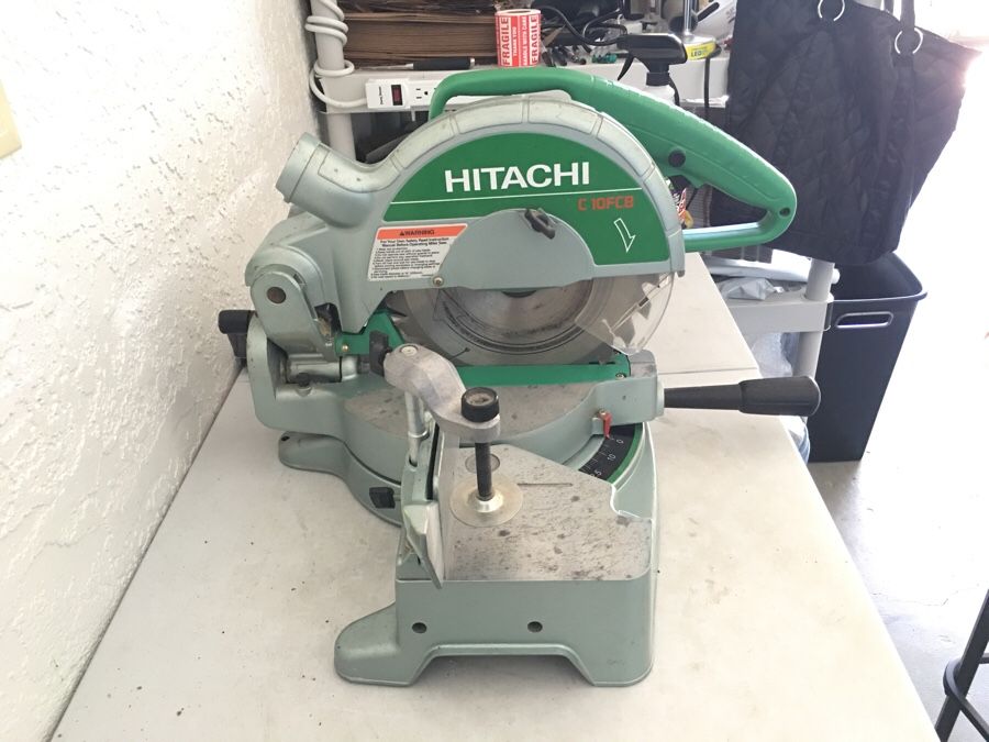 Hitachi 15 Amp 10 Inch Compound Miter Saw C10FCB