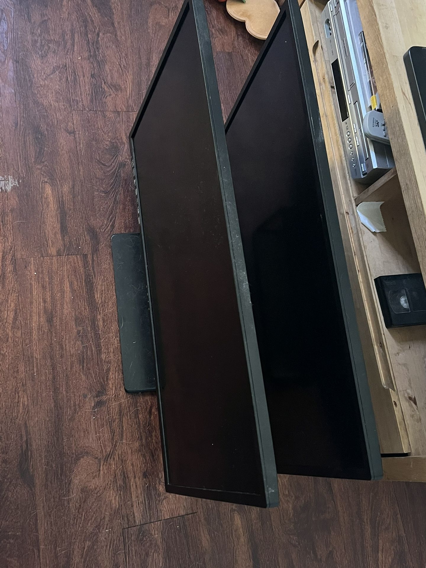 2 Hp Omen Monitors 32 In 75hz 1440p