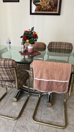 Dinning table with 4 chair