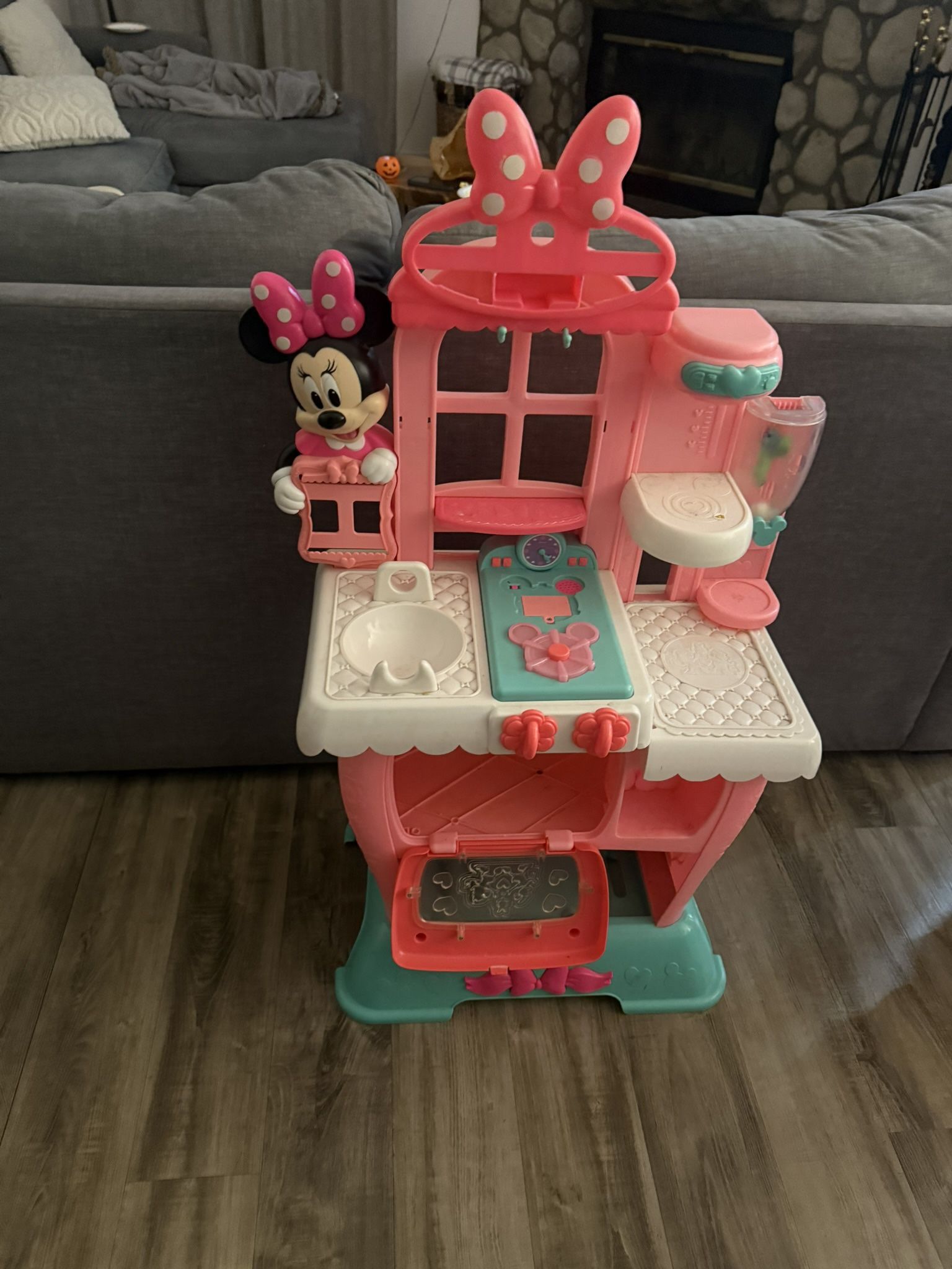 Minnie Kitchen 