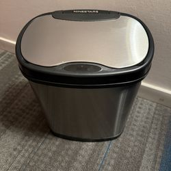 Silver automatic trash can for office or bedroom 14”H x 11.5”W