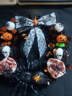 HANDMADE HALLOWEEN WREATHS $20.00
