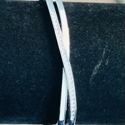 Elegant silver-tone crisscross bracelet