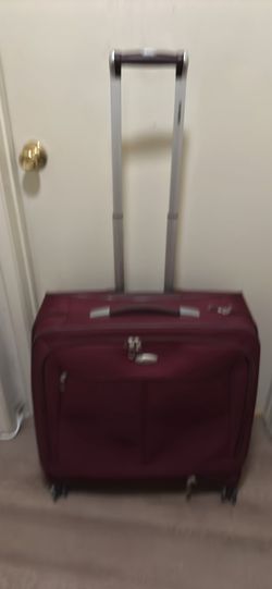 Suitcase check in capacity 50 pounds with four wheels