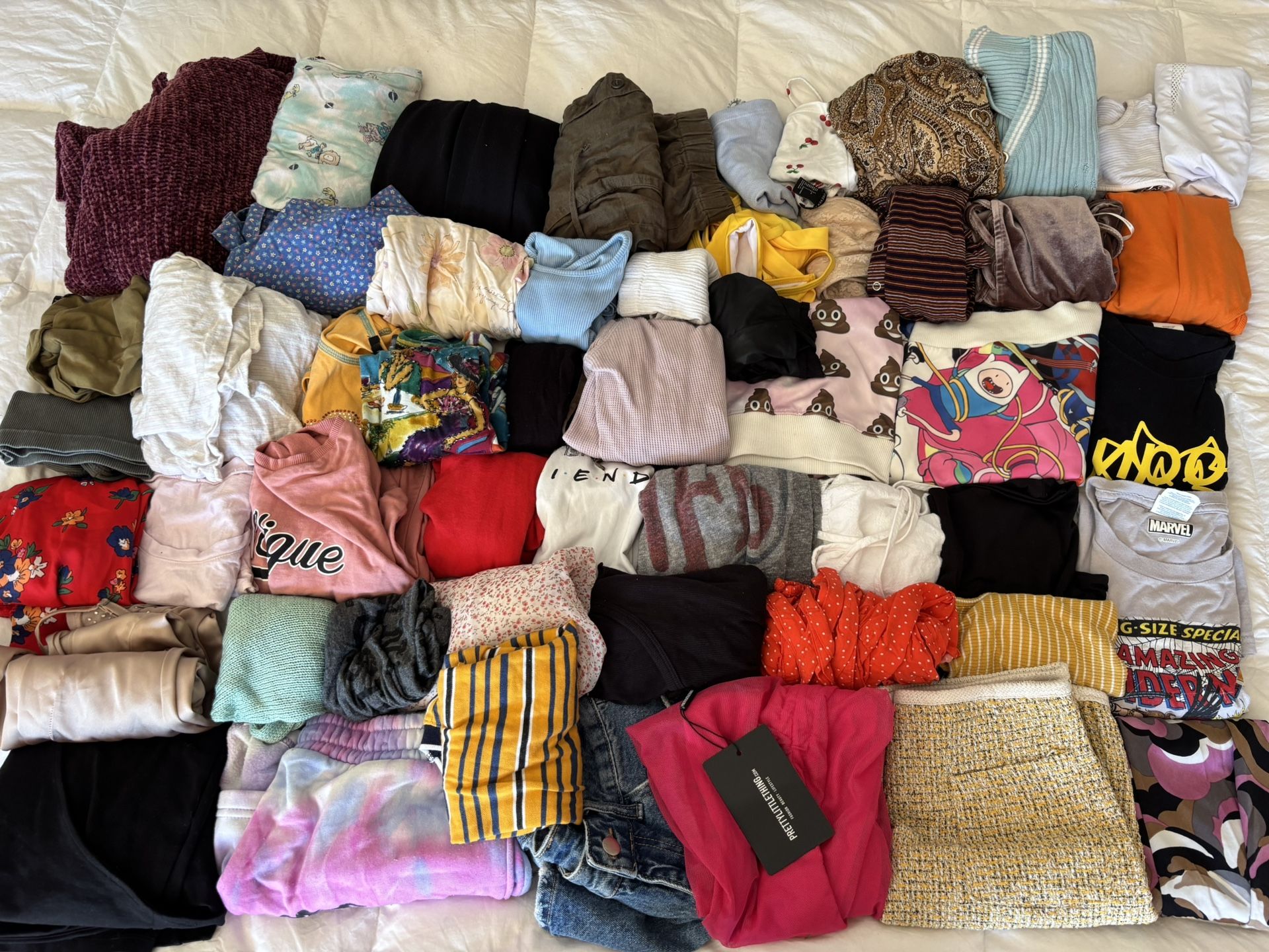 53 ITEM WOMENS CLOTHING LOT (S/M)