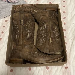 men disstressed nahm bone wing and cross sq toe Size 12