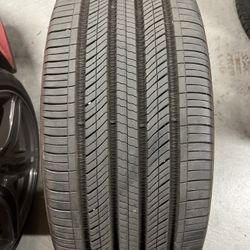 1 Hankook Tire 255/45/19