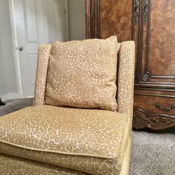 Elegant Giraffe Pattern Accent Chair with Matching Pillow - Living Room/Bedroom