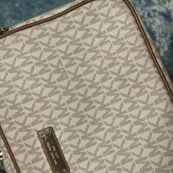 Jet Set Large Printed Logo Crossbody Bag Michael Kors 