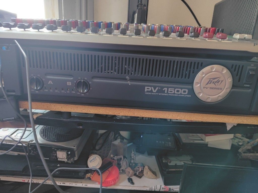 Peavey Pv 1500 Watt Stereo Power Amplifier 