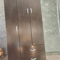 Dresser Closset