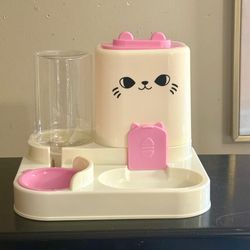 Adorable Kitty Food and Water Station NEW