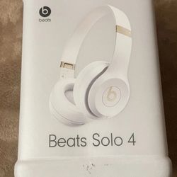 Beats Solo4 Wireless Headphones - On-Ear Wireless Headphones - White And GOLD