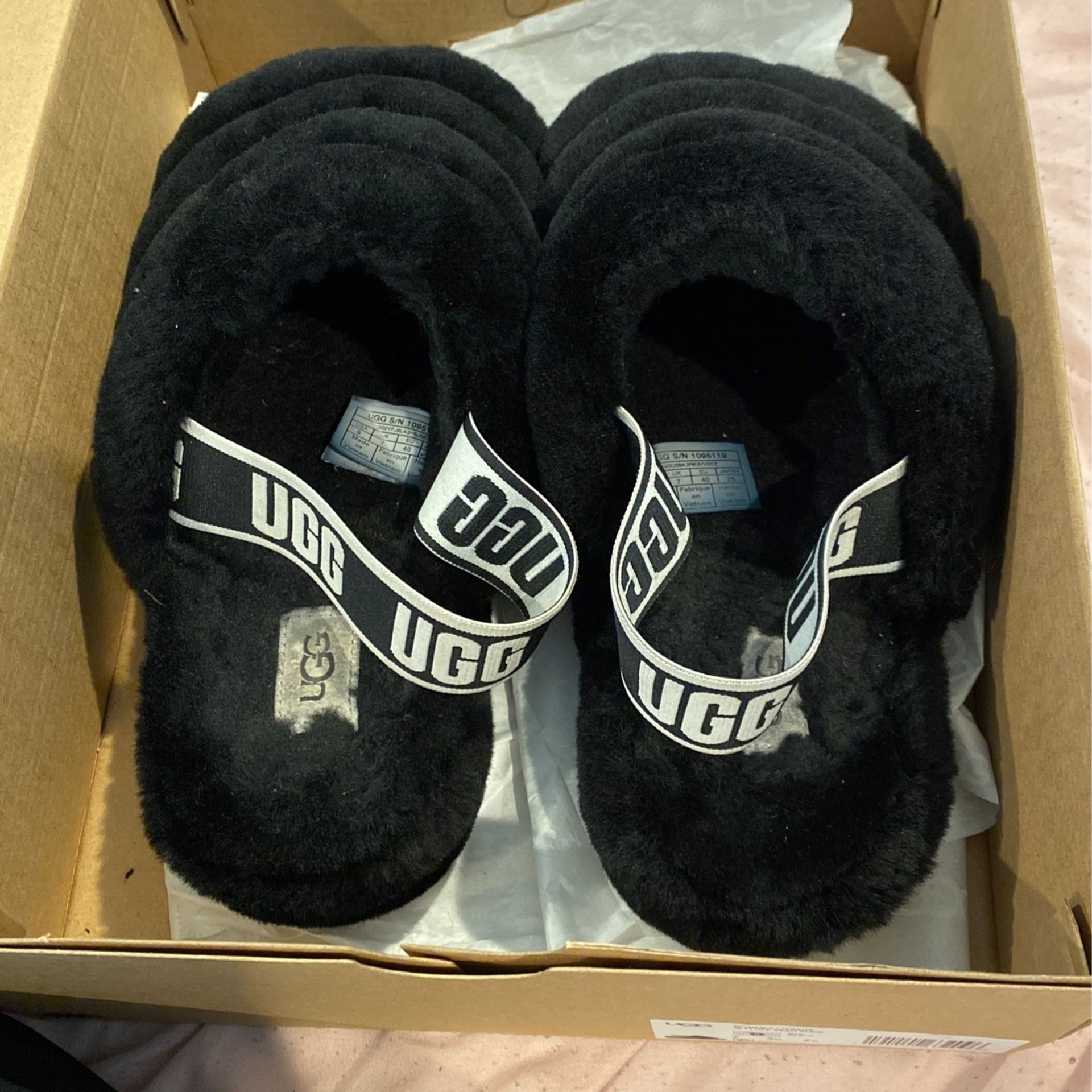 Women fluffy black ugg slides size 9