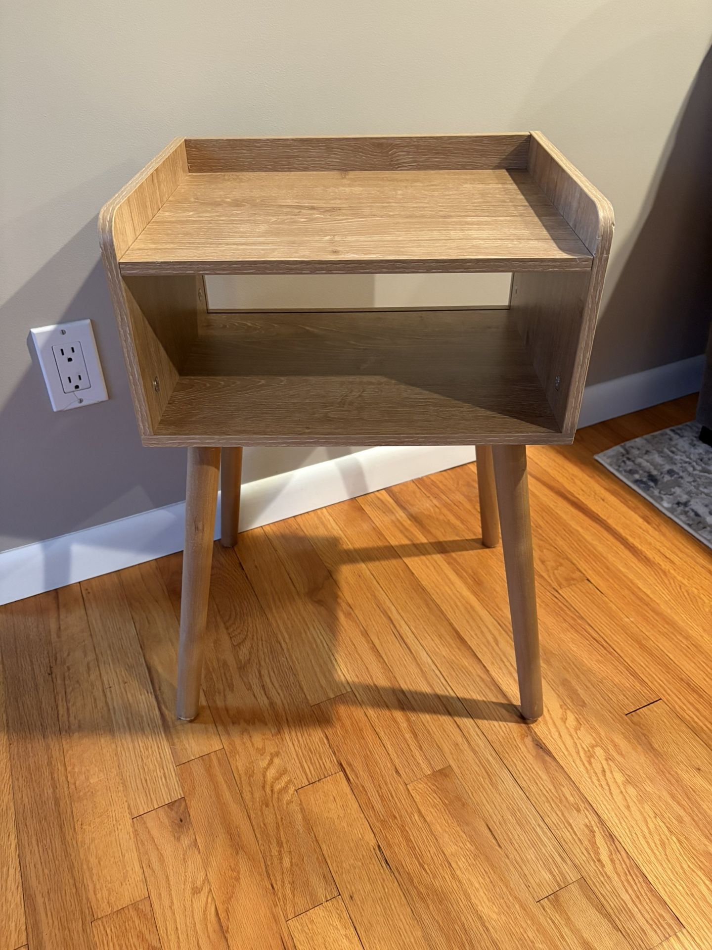 Mid Century Modern Style Night Stand/ End Table 