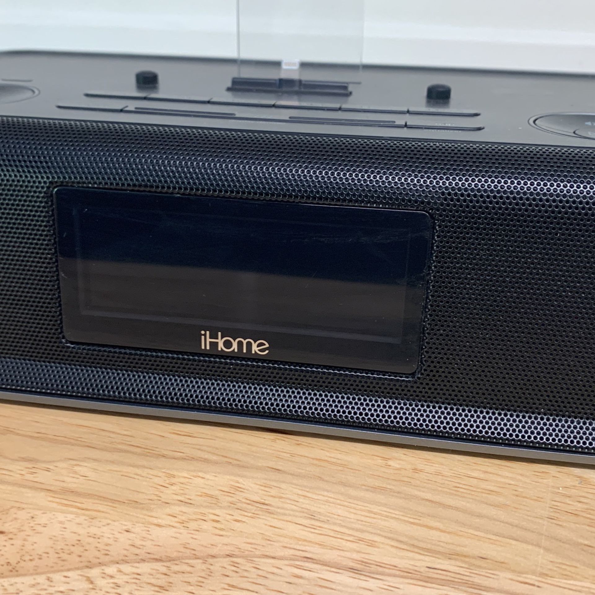 iHome Clock Radio With Apple Connection