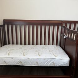 🍼 3-in-1 Convertible Crib with Mattress & Changing Table – Solid Wood 