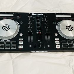 Numark mixtrack Pro All In One DJ Deck Controller