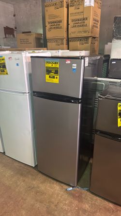 Avanti RA733B3S Refrigerator – 7.3 Cu. Ft. – Scratch & Dent – Works Great!