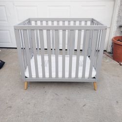 Baby Mini Crib 