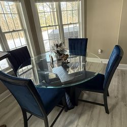 Beautiful Glass Table With 4 Velvet Chairs