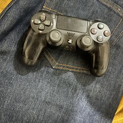 PlayStation 4 DualShock 4 Controller