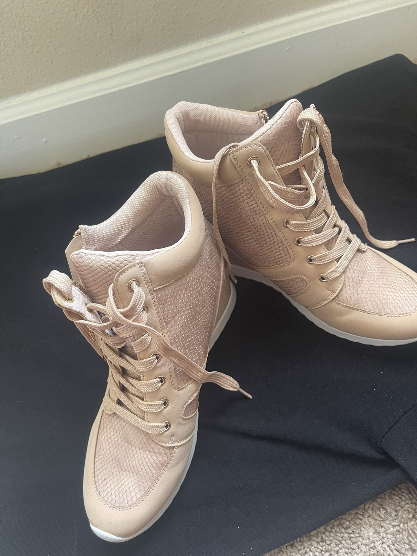 Shoedazzle Women wedge 