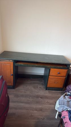 Move Out Sale (  FreeComputer Table)
