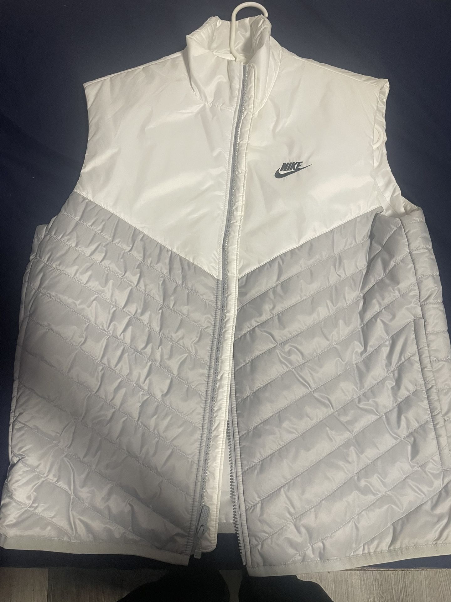 Nike Therma-Fit white vest M